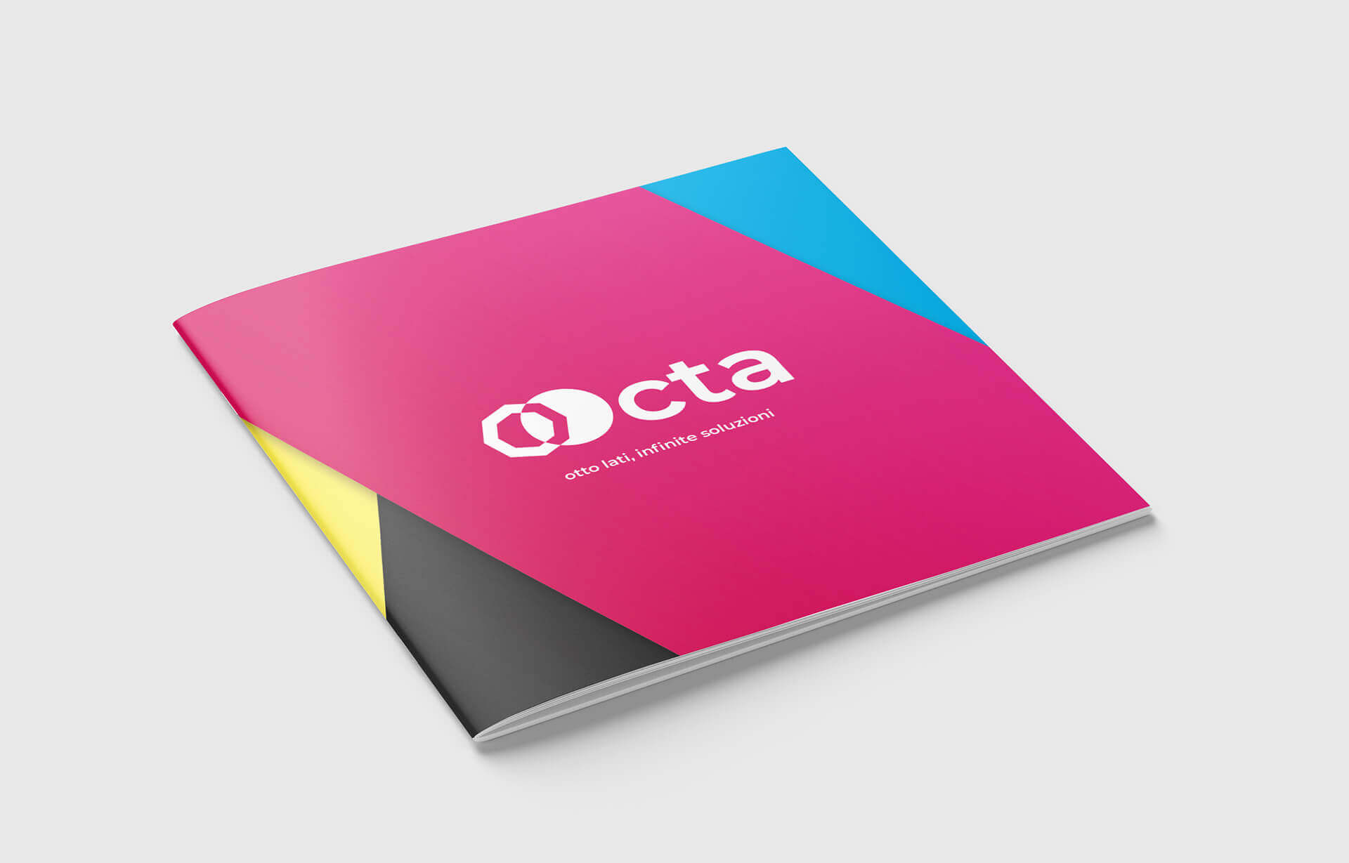 octa-portfolio-grafica--01-Octa---Square-Brochure-Mockup-1-